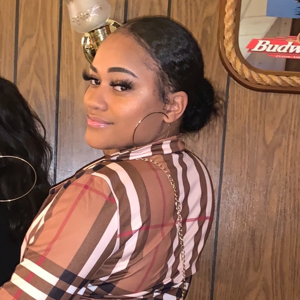 Meet your Posher, Jasmine